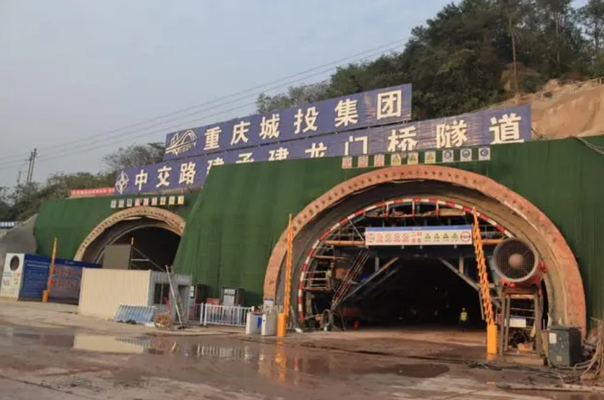 江长项目晏家隧道龙门桥隧道进入二衬施工阶段