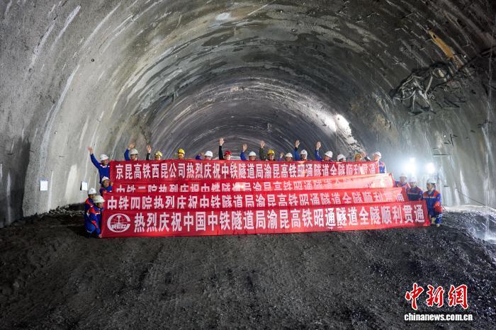 渝昆高铁全线隧道、桥梁、路基等线下工程建设完成